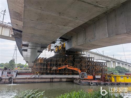 杭州余杭区1800吨钢箱梁浮托法跨运河（680米）工程