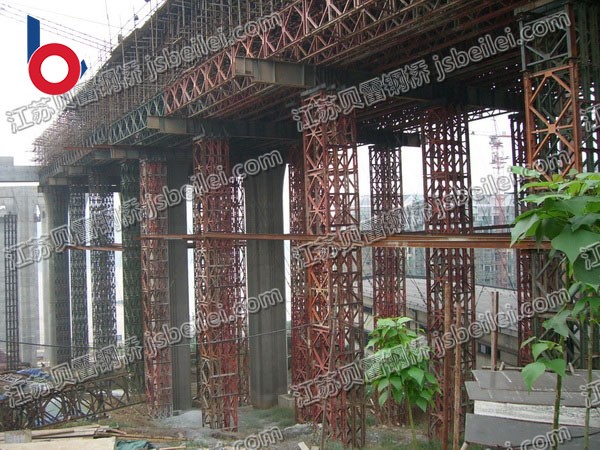 贝雷桥混凝土构件外部粘钢加固法