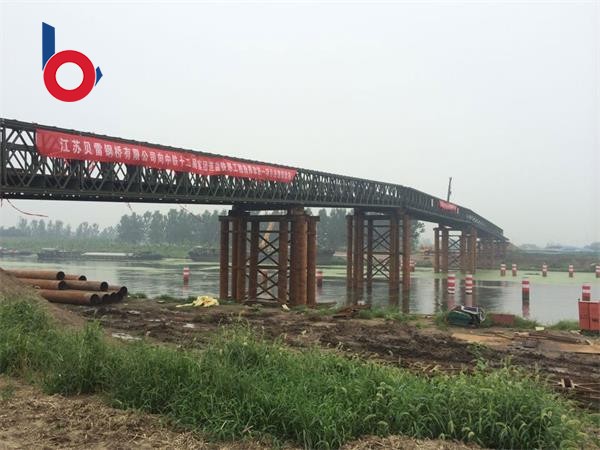 江苏省盐城市中铁十二局连盐铁路200型140米贝雷钢桥净宽4.2米
